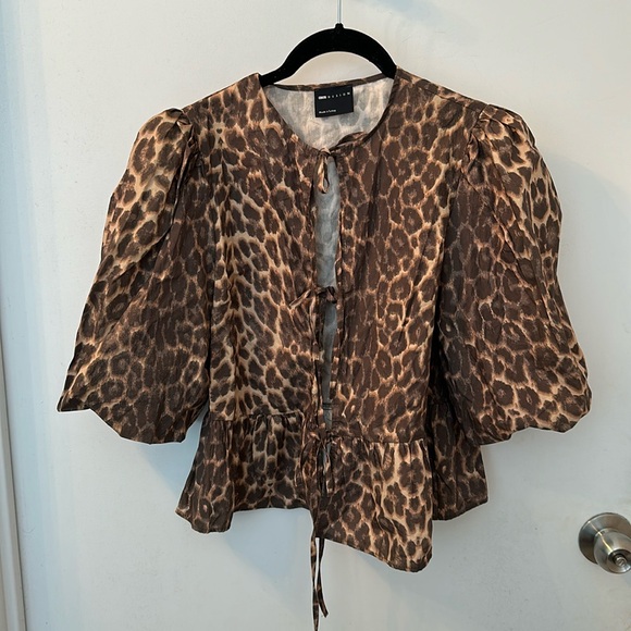 Leopard tie-front blouse - Picture 2 of 4